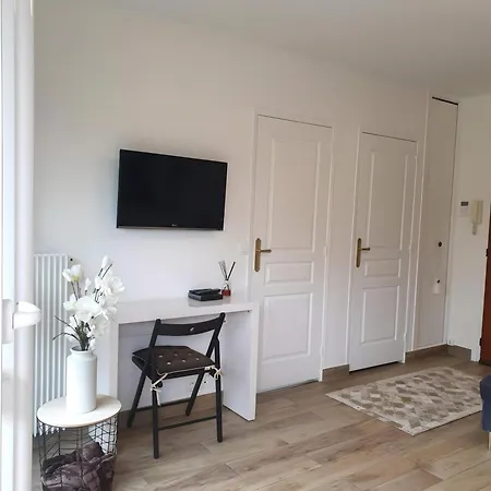 Avec Jardin Prive - 2 A 4 Voyageur Apartment Chaville