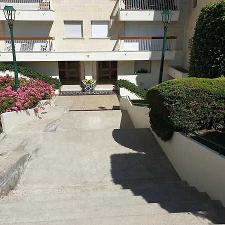 Avec Jardin Prive - 2 A 4 Voyageur Chaville
